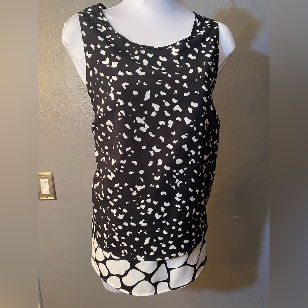 Apt 9 Black and White Pebble Design Layered Sleeveless Open Back Top